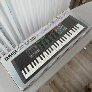 Vintage 80s Yamaha Electronic Keyboard PortaSound PSS-270 + adapter EUC